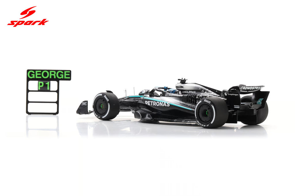 Pre-Order Mercedes W16 No.63 Mercedes-AMG PETRONAS Formula One Team Winner Canadian GP 2025 George Russell With pit board 1:18