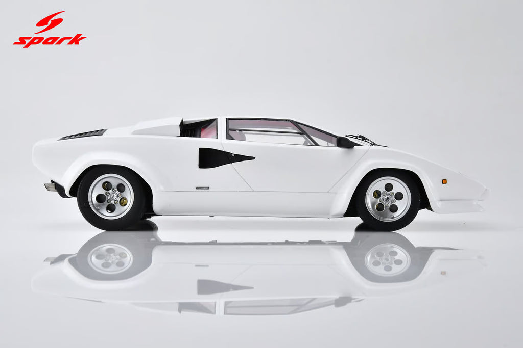 Pre-Order - Lamborghini Countach 5000 QV White 1:18