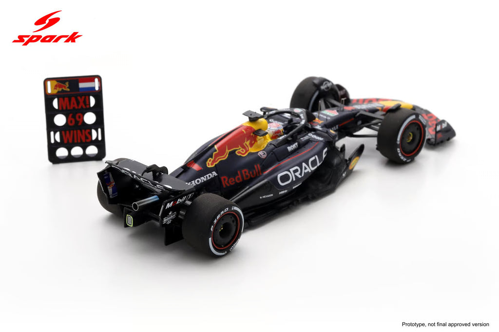 Pre-Order - Oracle Red Bull Racing RB21 No.1 Winner Las Vegas GP 2025 Max Verstappen ( with pit board ) 1:43