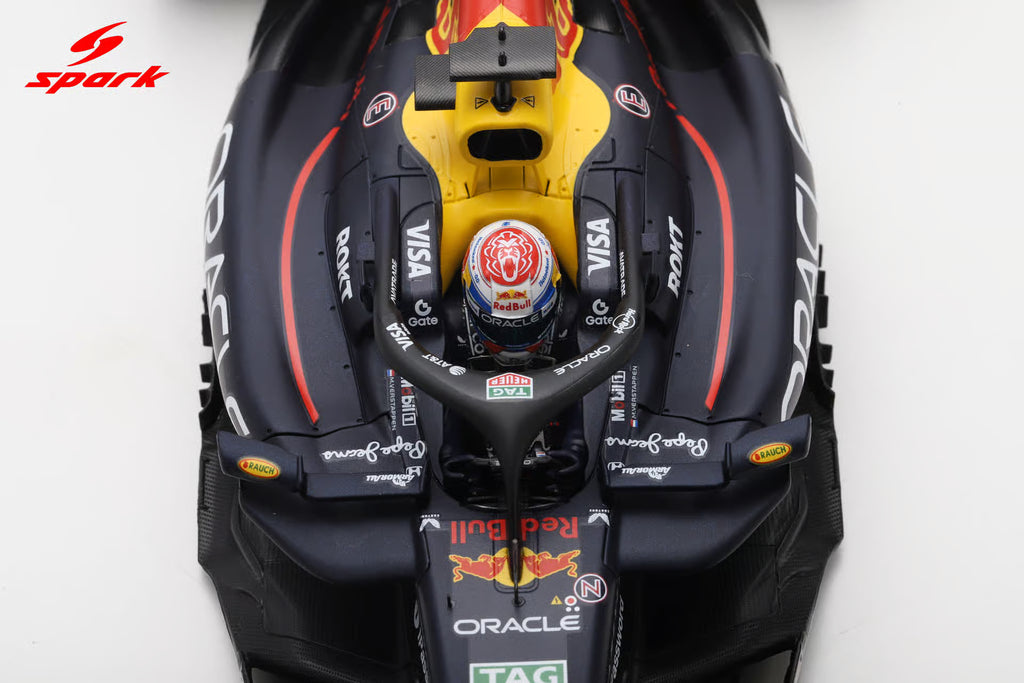 Pre-Order Oracle Red Bull Racing RB21 No.1 Winner Abu Dhabi GP 2025 Max Verstappen With pit board 1:18