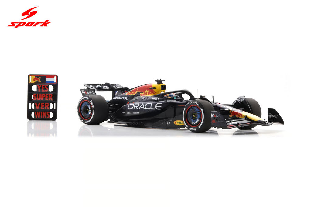 Pre-Order Oracle Red Bull Racing RB21 No.1 Winner Abu Dhabi GP 2025 Max Verstappen With pit board 1:18