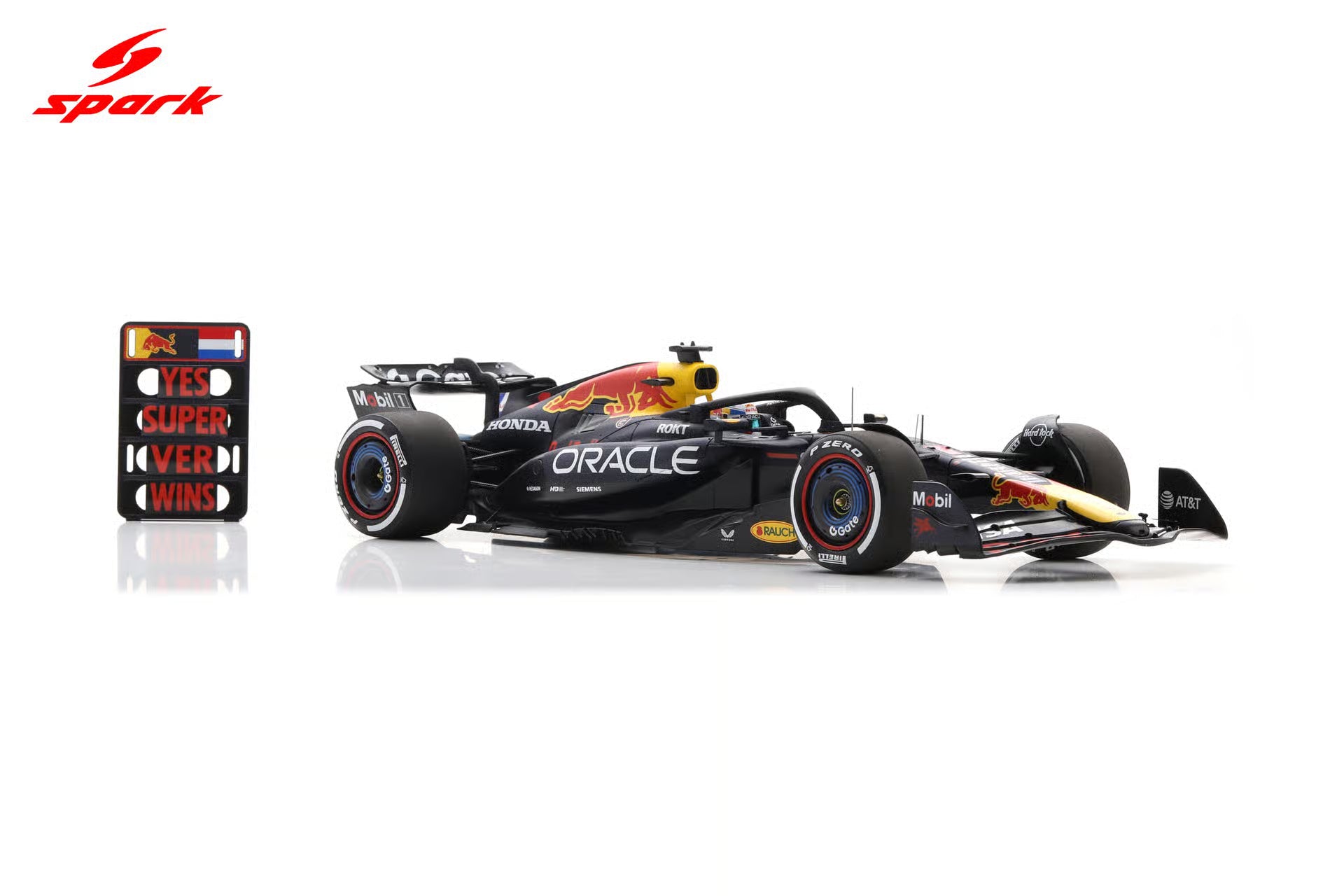 Pre-Order Oracle Red Bull Racing RB21 No.1 Winner Abu Dhabi GP 2025 Max Verstappen With pit board 1:18
