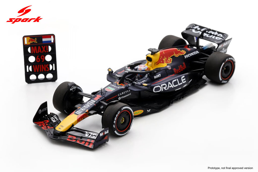 Pre-Order - Oracle Red Bull Racing RB21 No.1 Winner Las Vegas GP 2025 Max Verstappen ( with pit board ) 1:43