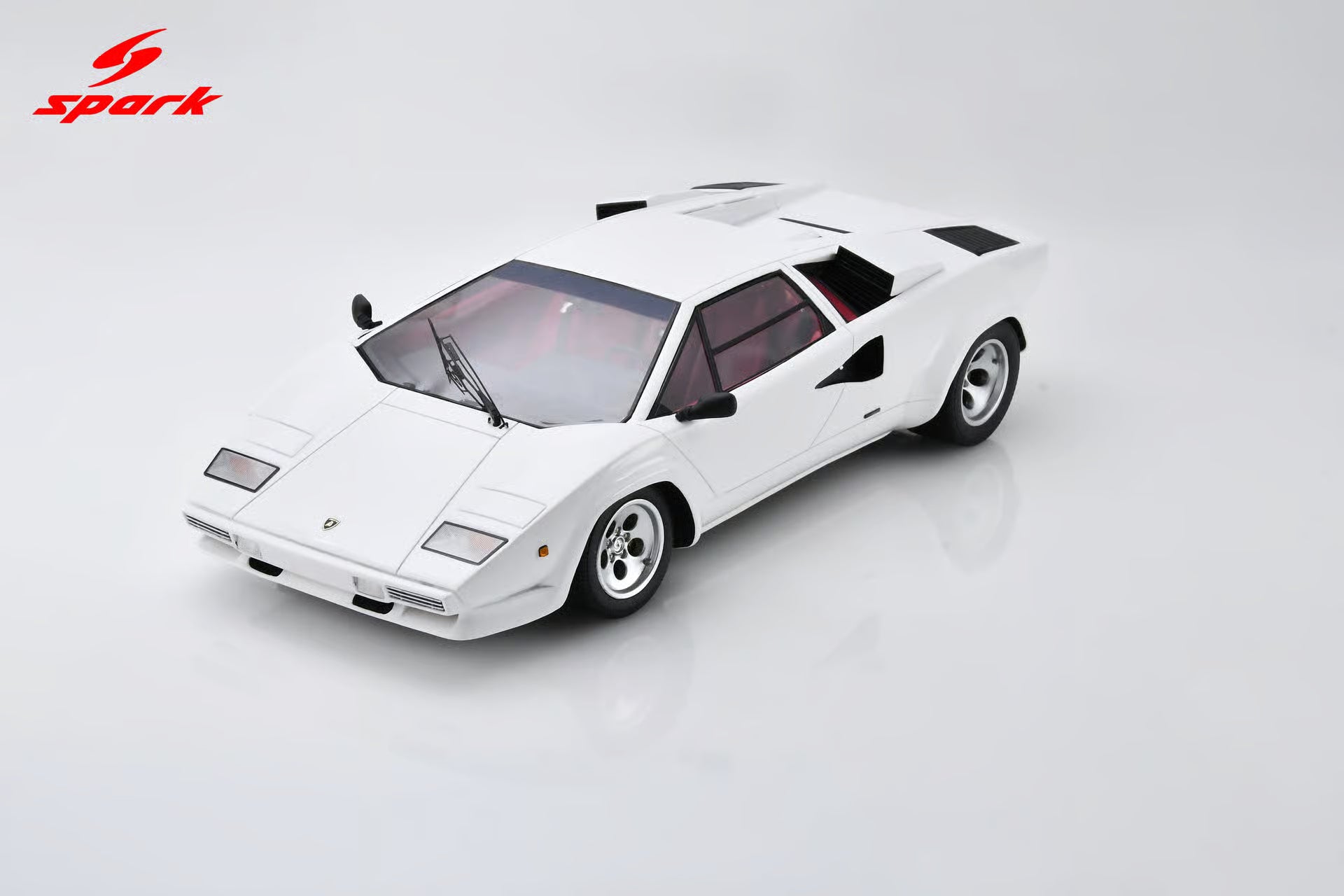 Pre-Order - Lamborghini Countach 5000 QV White 1:18