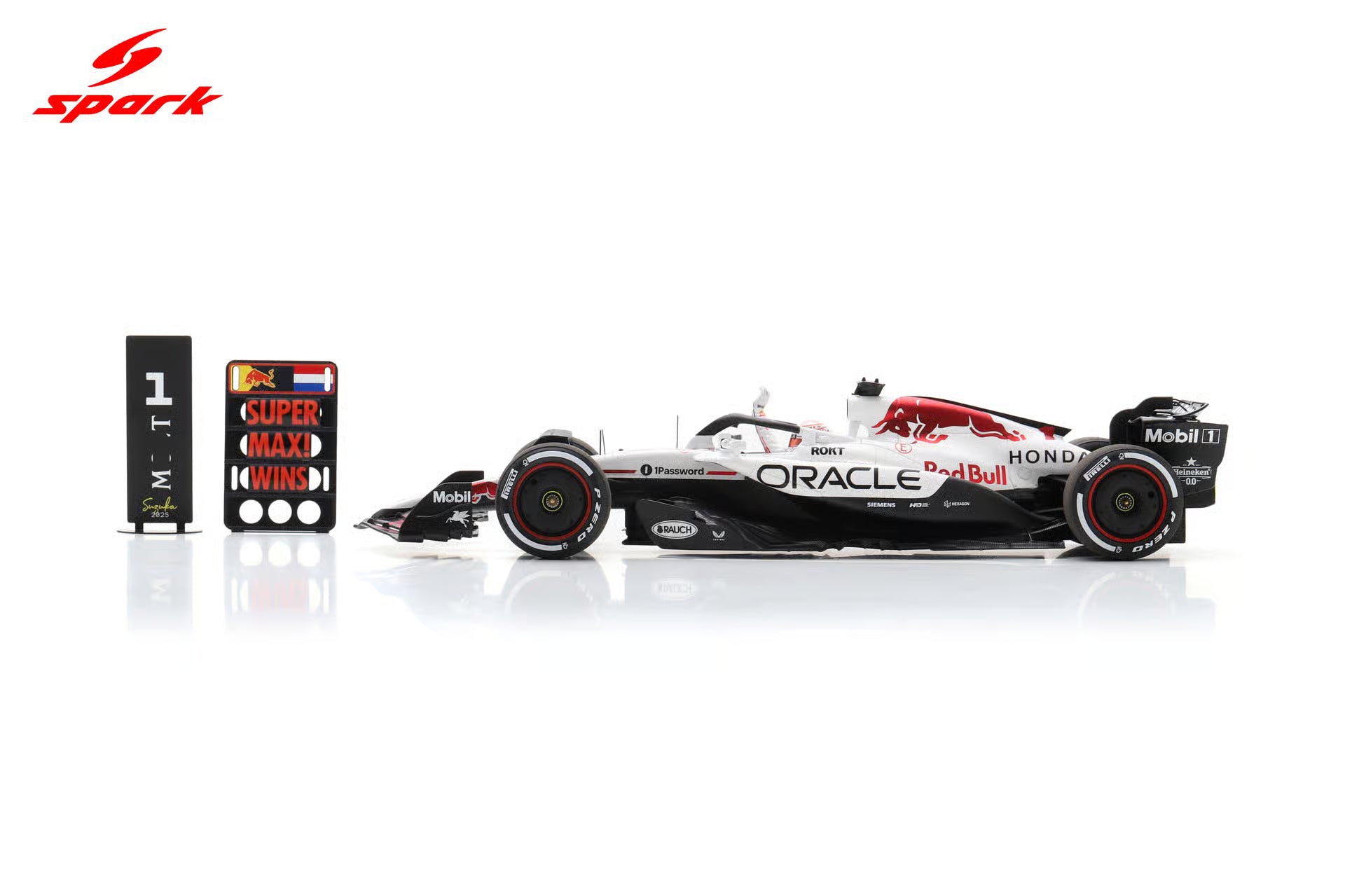 Red Bull Racing RB21 No.1 Oracle Red Bull Racing Winner Japanese GP 2025 Max Verstappen 1:18