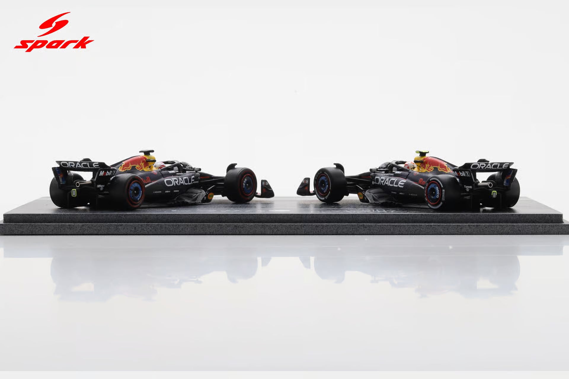 Pre-Order - Oracle Red Bull Racing RB21 No.1 & No.22 Abu Dhabi GP 2025 Max Verstappen & Yuki Tsunoda - Thank You, Yuki 1:64