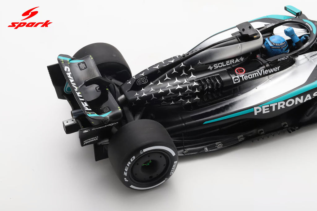 Pre-Order Mercedes W16 No.63 Mercedes-AMG PETRONAS Formula One Team Winner Canadian GP 2025 George Russell With pit board 1:18