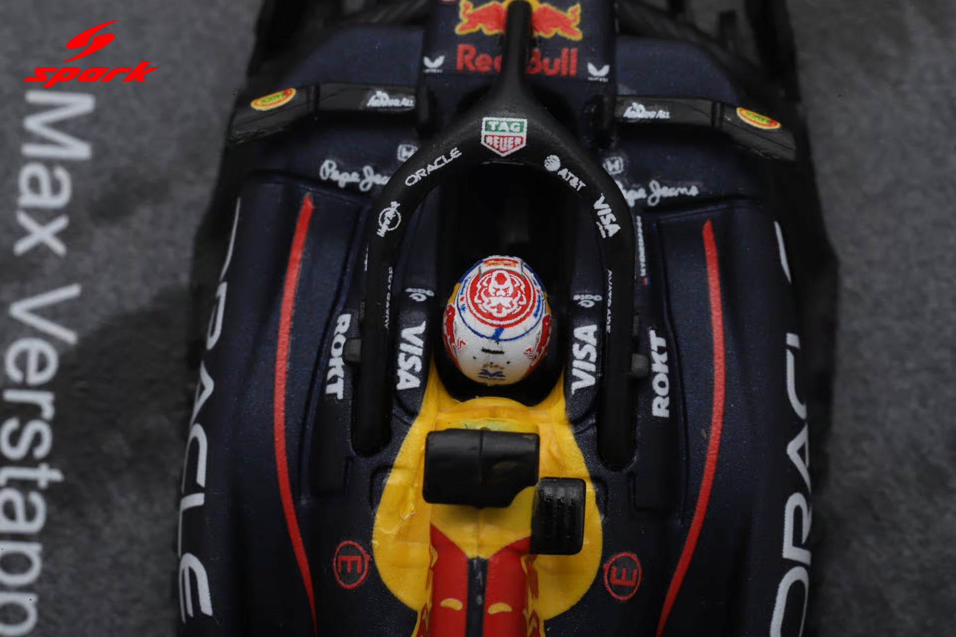 Pre-Order - Oracle Red Bull Racing RB21 No.1 & No.22 Abu Dhabi GP 2025 Max Verstappen & Yuki Tsunoda - Thank You, Yuki 1:64