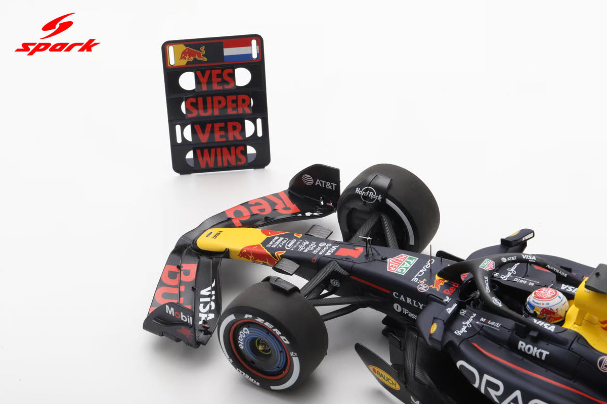 Pre-Order Oracle Red Bull Racing RB21 No.1 Winner Abu Dhabi GP 2025 Max Verstappen With pit board 1:18