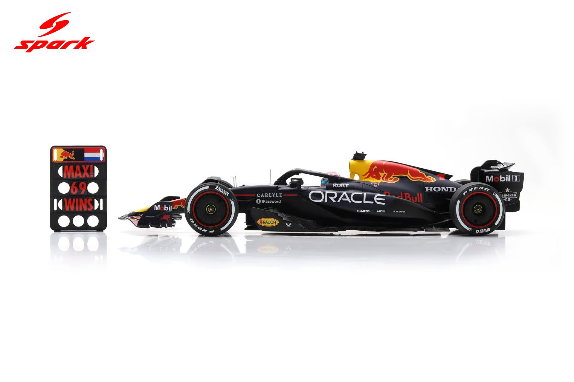 Pre-Order Oracle Red Bull Racing RB21 No.1 Winner Las Vegas GP 2025 Max Verstappen ( with pit board ) 1:18