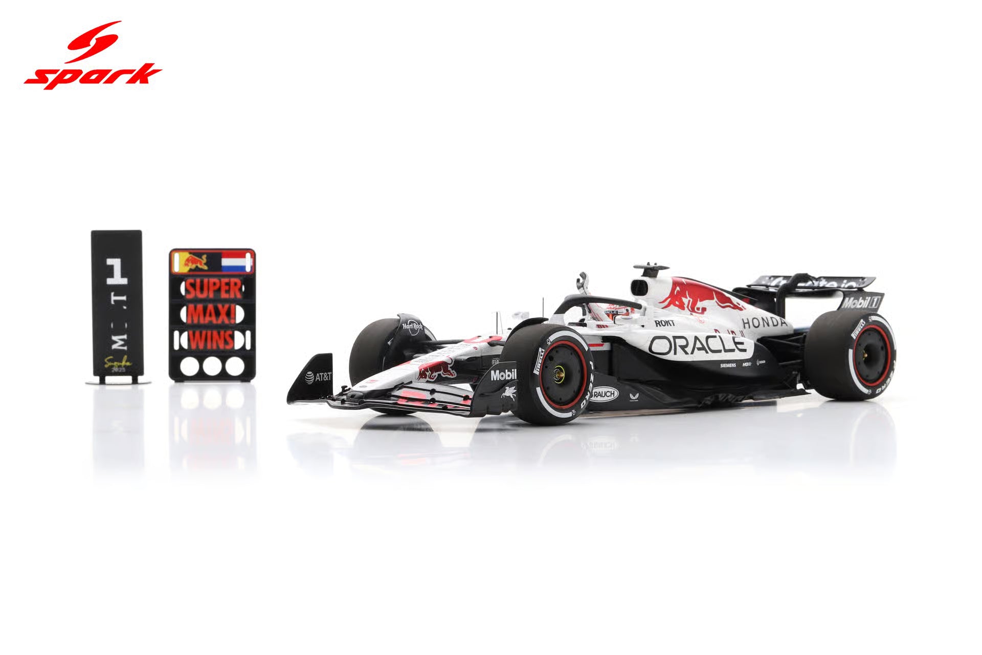 Red Bull Racing RB21 No.1 Oracle Red Bull Racing Winner Japanese GP 2025 Max Verstappen 1:18