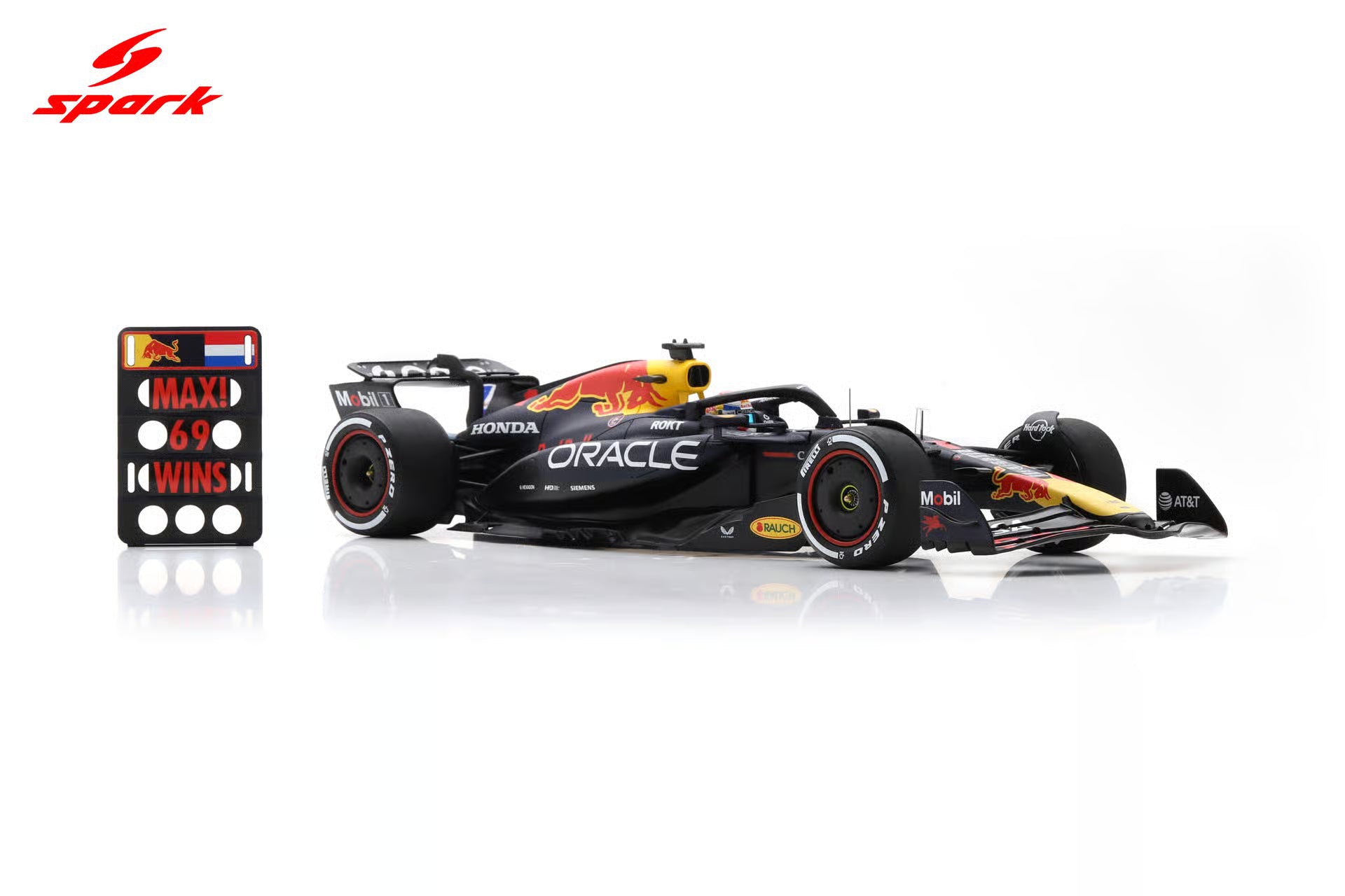 Pre-Order Oracle Red Bull Racing RB21 No.1 Winner Las Vegas GP 2025 Max Verstappen ( with pit board ) 1:18