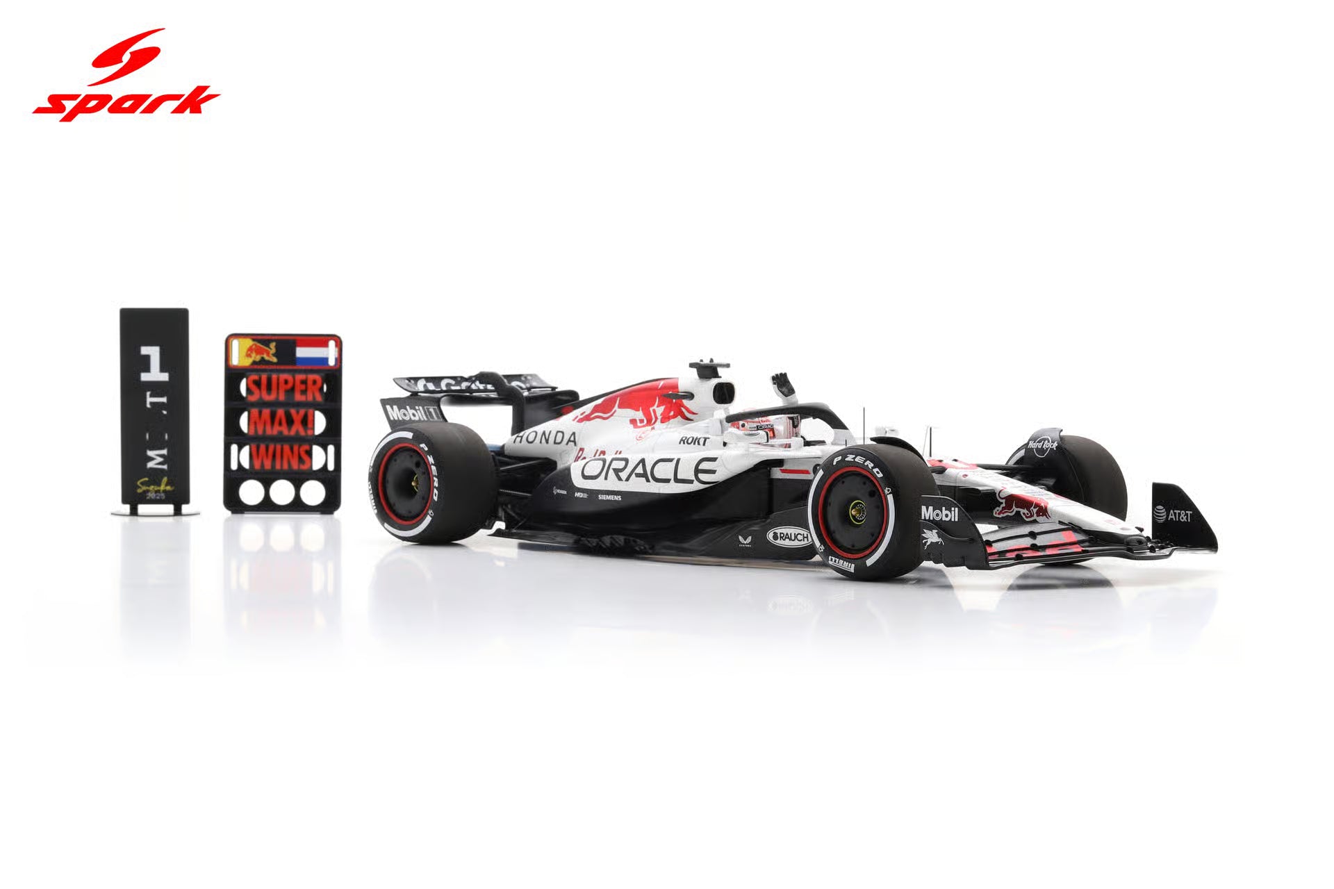 Red Bull Racing RB21 No.1 Oracle Red Bull Racing Winner Japanese GP 2025 Max Verstappen 1:18