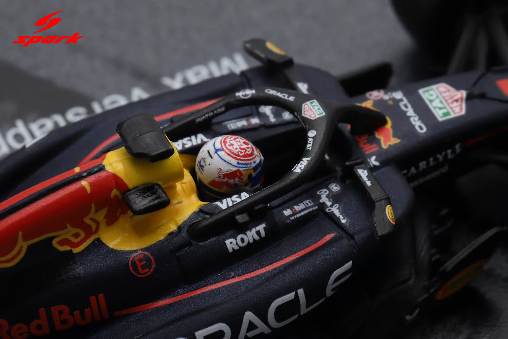 Pre-Order - Oracle Red Bull Racing RB21 No.1 & No.22 Abu Dhabi GP 2025 Max Verstappen & Yuki Tsunoda - Thank You, Yuki 1:64