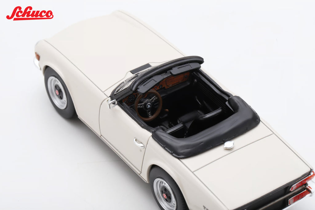 Triumph TR6 with opened softtop 1:43