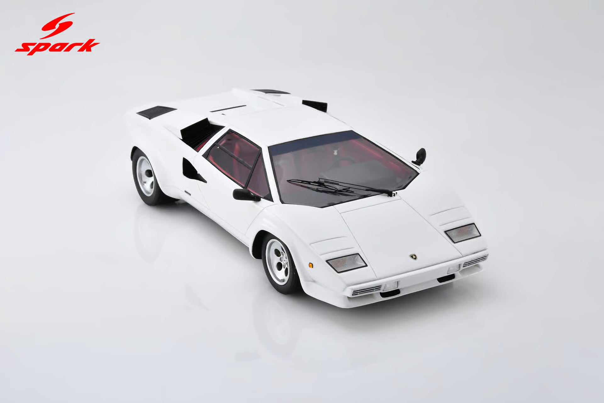 Pre-Order - Lamborghini Countach 5000 QV White 1:18
