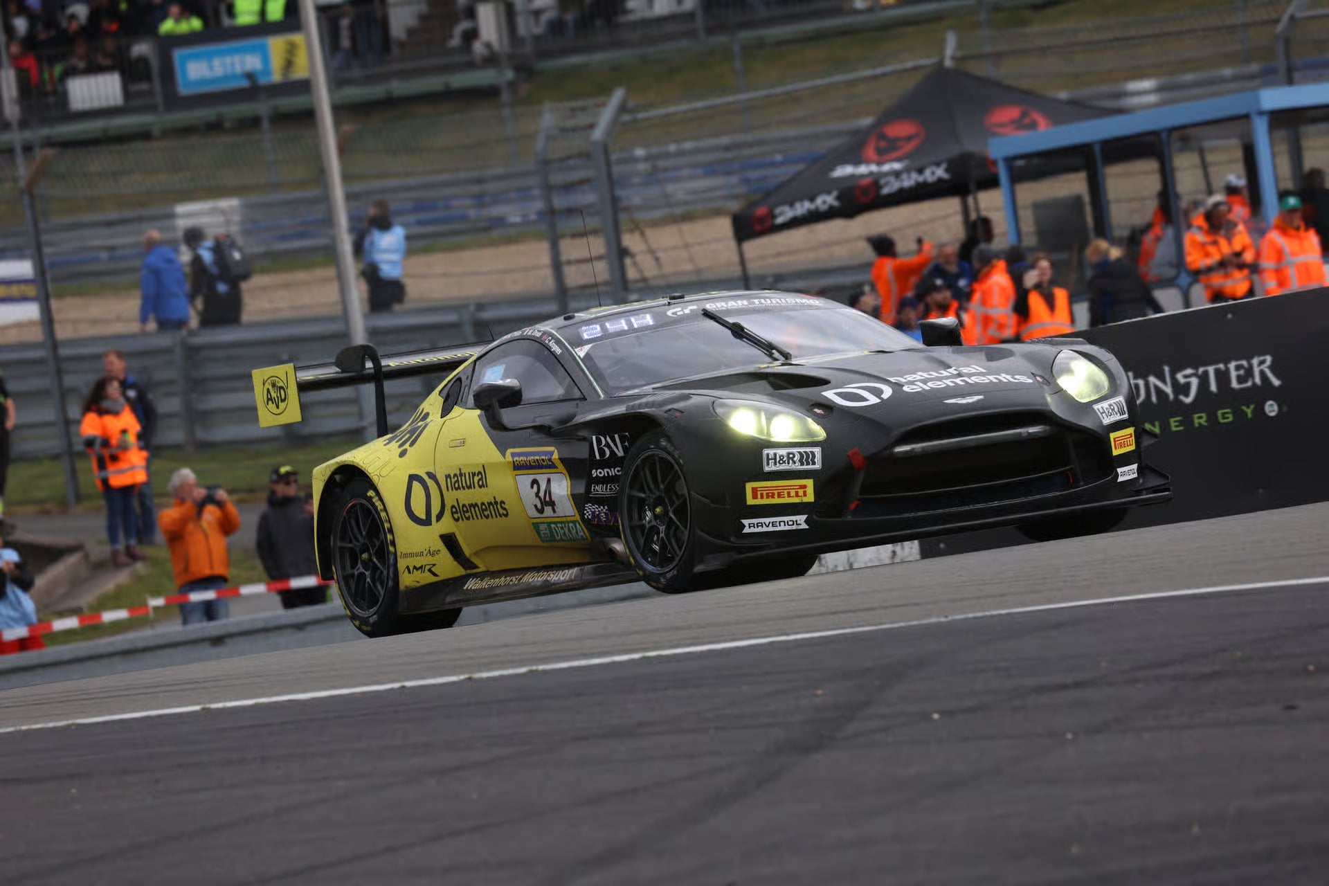 Pre-Order Aston Martin Vantage AMR GT3 EVO No.34 natural elements by Walkenhorst Motorsport 2nd 24H Nürburgring 2026 C. Krognes - M. Drudi - N. Thiim - F. Fernadez Laser 1:64