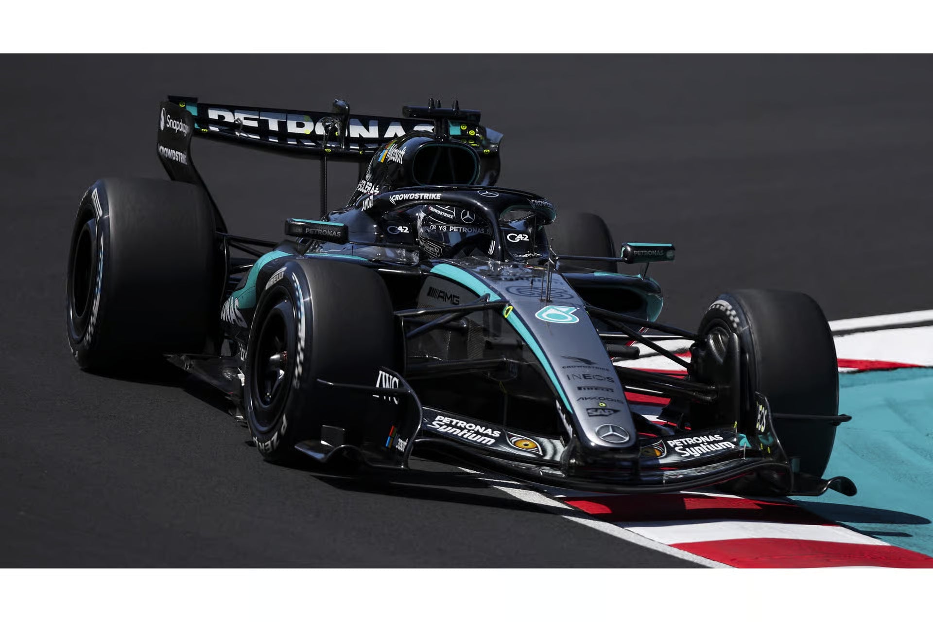Pre-Order Mercedes-AMG PETRONAS F1 Team W17 No.63 4th Japanese GP 2026 George Russell (With figurine) 1:18