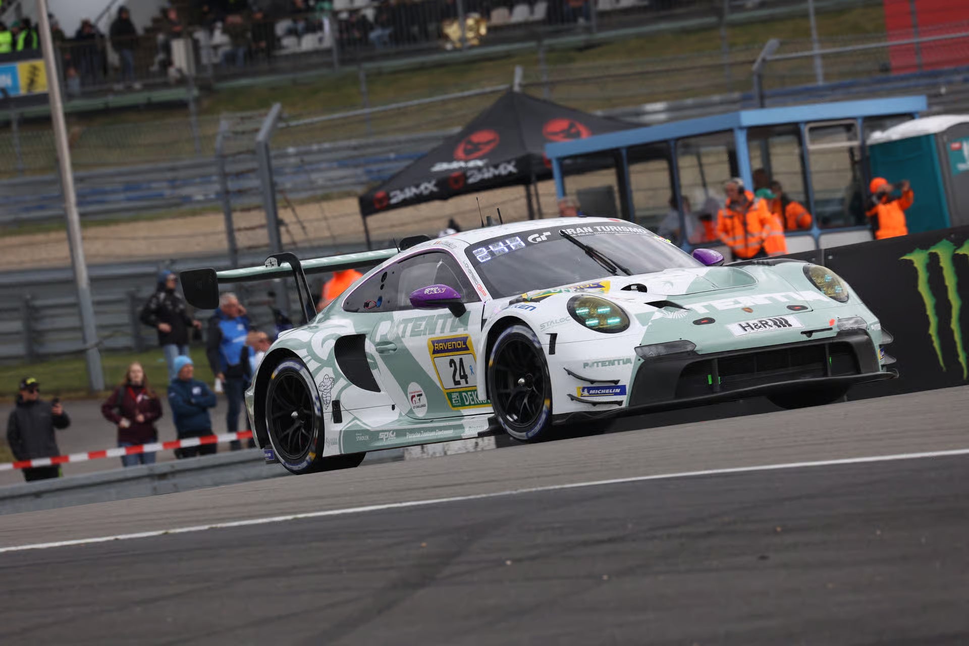 Pre-Order Porsche 911 GT3 R (992) Evo26 No.24 Lionspeed GP 5th 24H Nürburgring 2026 L. Heinrich - L. Vanthoor - R. Feller 1:64