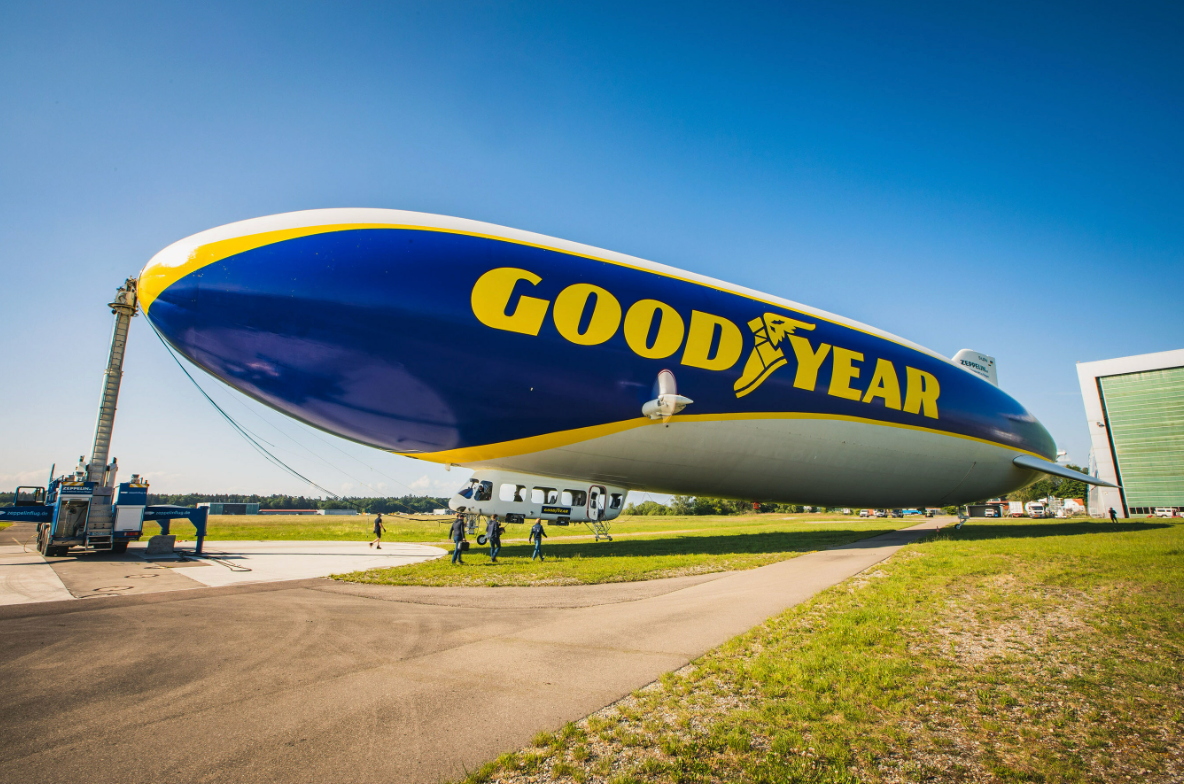 Goodyear Blimp – Motorsport Icon | Goodyear Racing 1:400