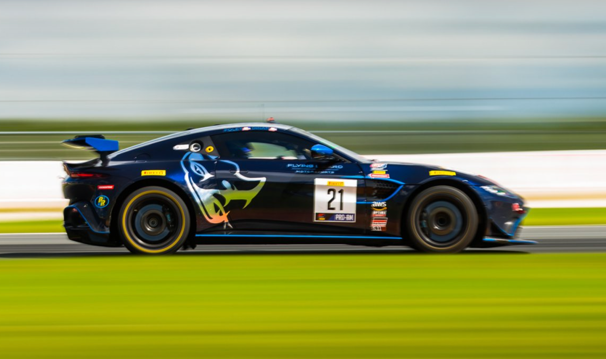 Aston Martin Vantage GT4 No.210 – IMSA | Flying Lizard Motorsports Drivers 1:43