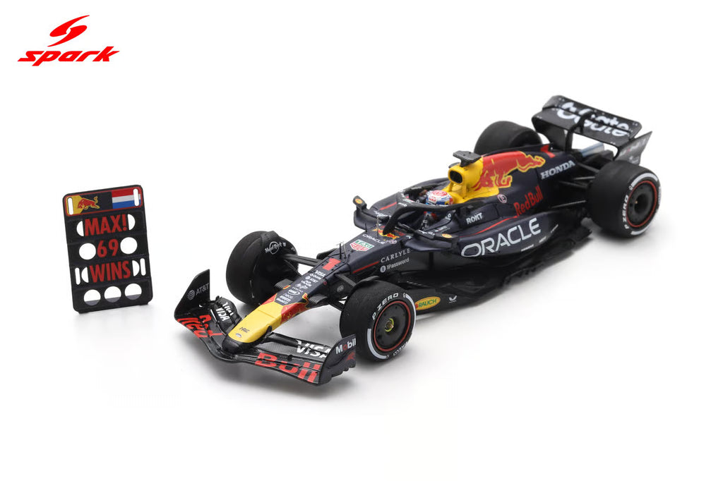 Pre-Order - Oracle Red Bull Racing RB21 No.1 Winner Las Vegas GP 2025 Max Verstappen ( with pit board ) 1:43
