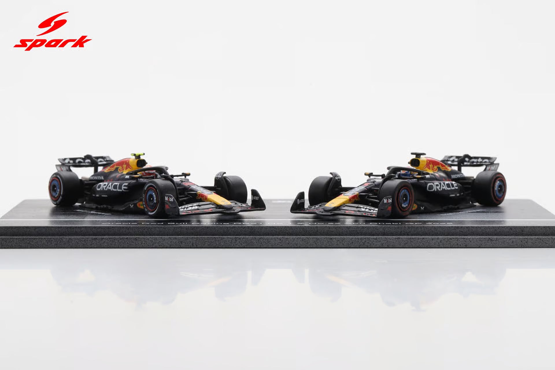 Pre-Order - Oracle Red Bull Racing RB21 No.1 & No.22 Abu Dhabi GP 2025 Max Verstappen & Yuki Tsunoda - Thank You, Yuki 1:64