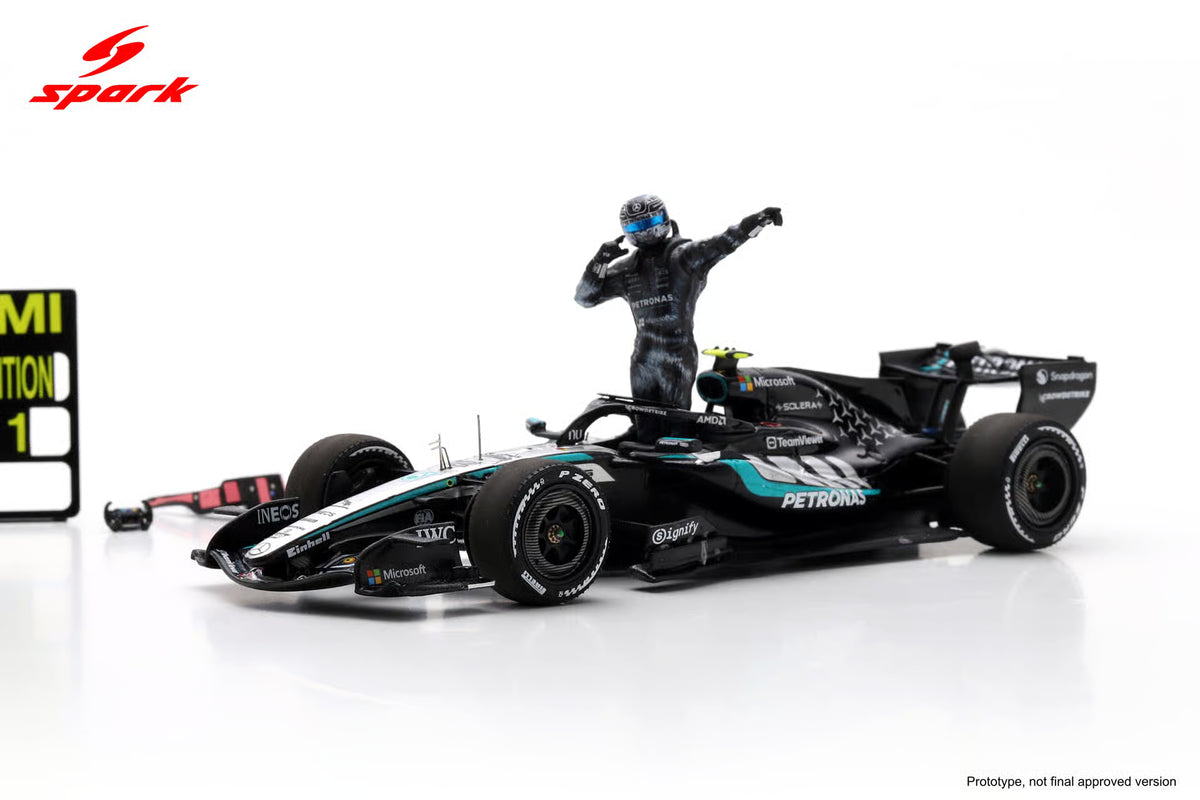 Pre-Order Mercedes-AMG PETRONAS F1 Team W17 No.12 Winner Japanese GP 2026 Kimi Antonelli (With figurine) 1:43
