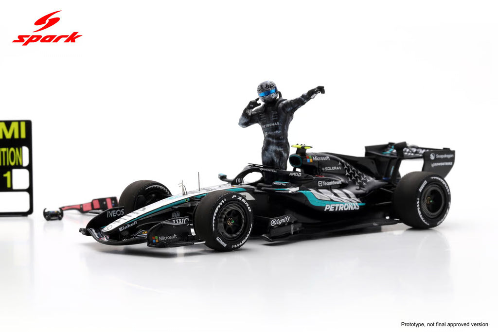Pre-Order Mercedes-AMG PETRONAS F1 Team W17 No.12 Winner Japanese GP 2026 Kimi Antonelli (With figurine) 1:18