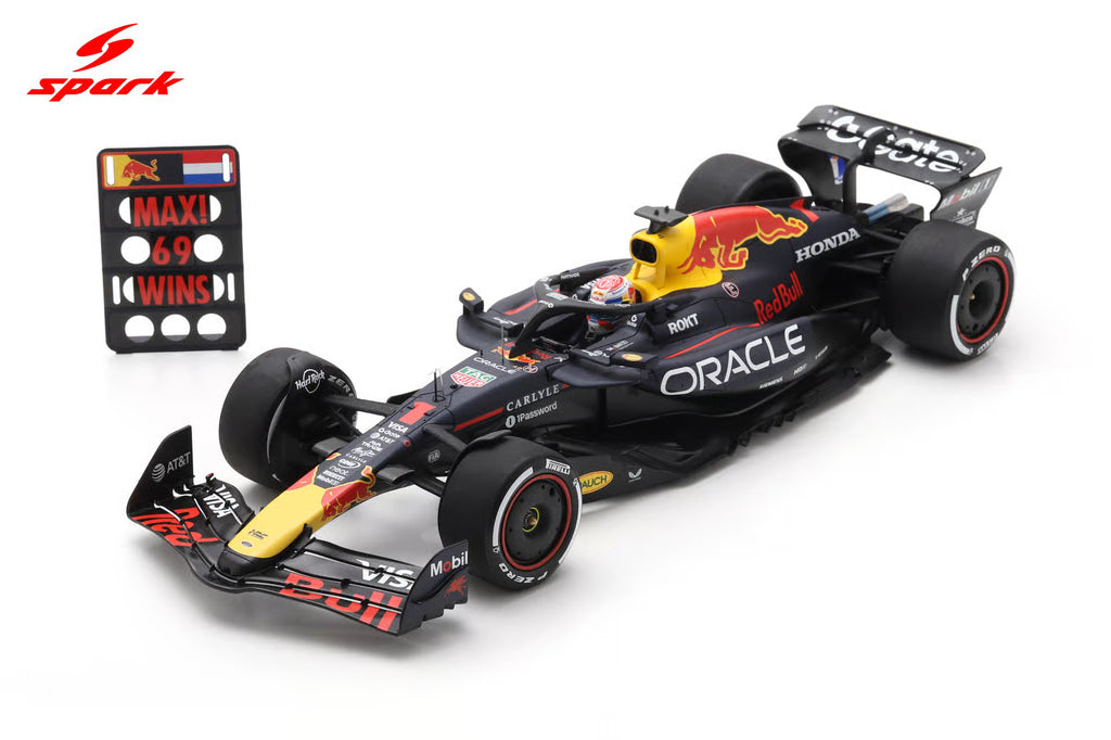 Pre-Order Oracle Red Bull Racing RB21 No.1 Winner Las Vegas GP 2025 Max Verstappen ( with pit board ) 1:18