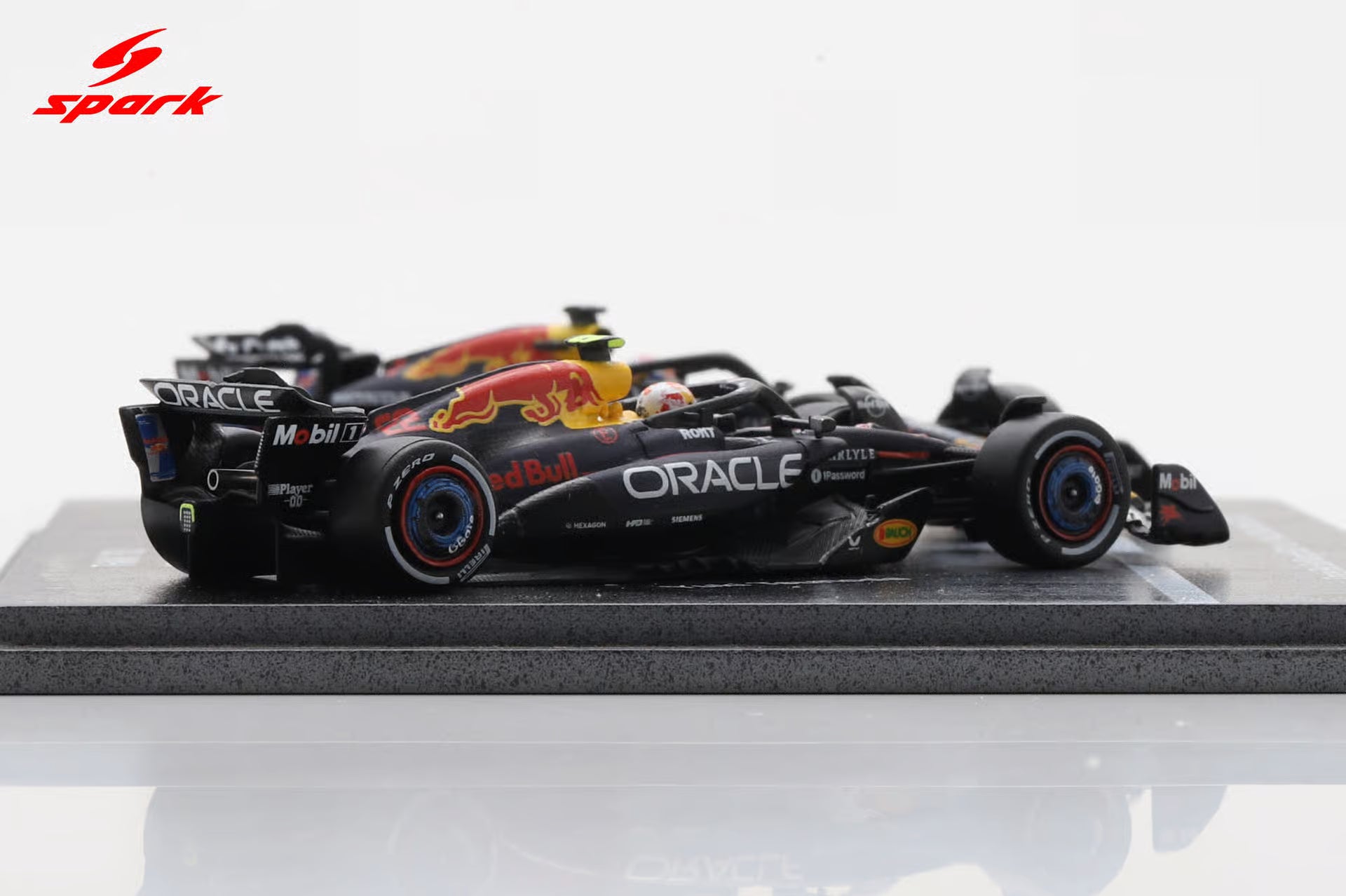 Pre-Order - Oracle Red Bull Racing RB21 No.1 & No.22 Abu Dhabi GP 2025 Max Verstappen & Yuki Tsunoda - Thank You, Yuki 1:64