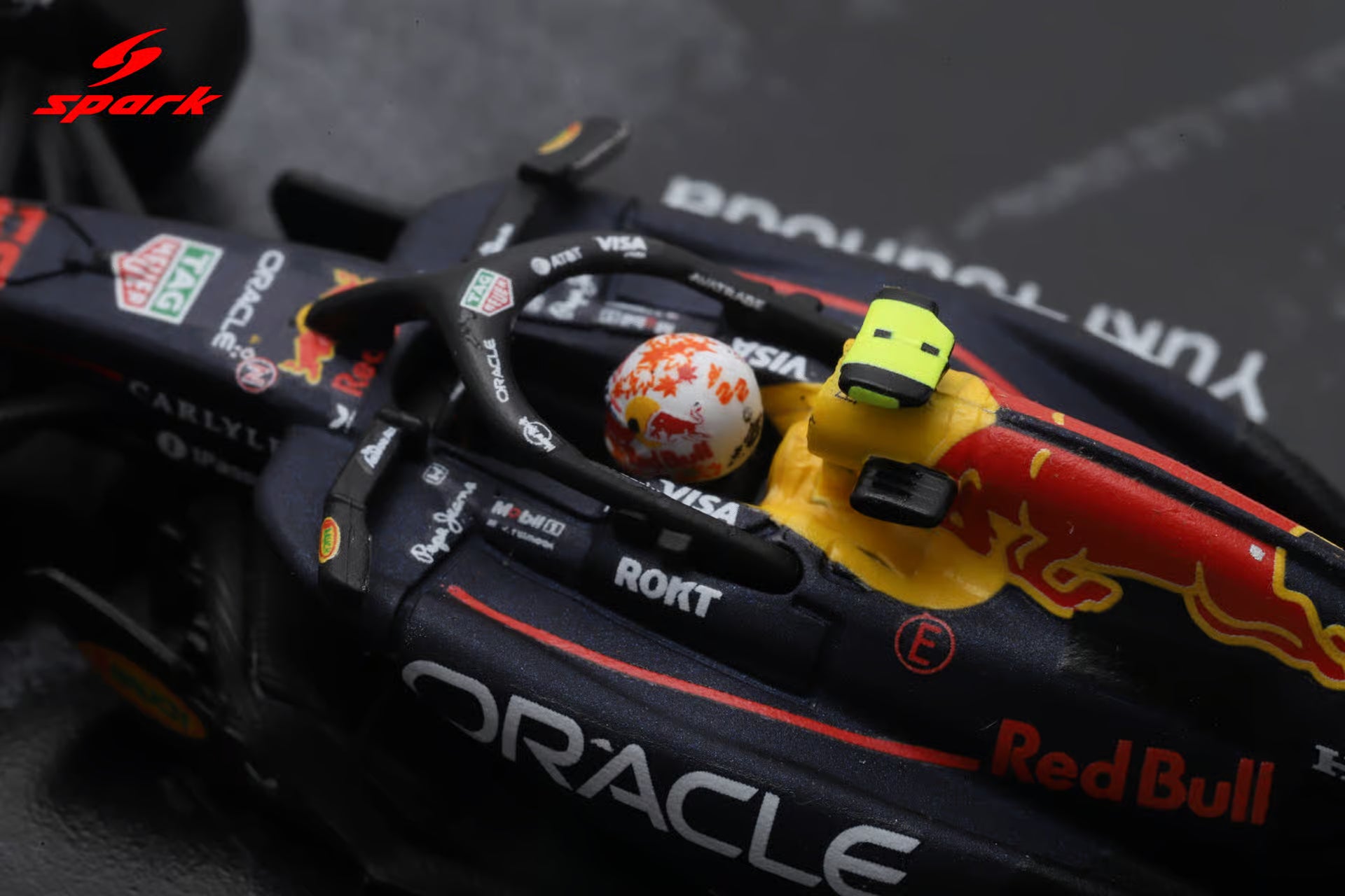 Pre-Order - Oracle Red Bull Racing RB21 No.1 & No.22 Abu Dhabi GP 2025 Max Verstappen & Yuki Tsunoda - Thank You, Yuki 1:64
