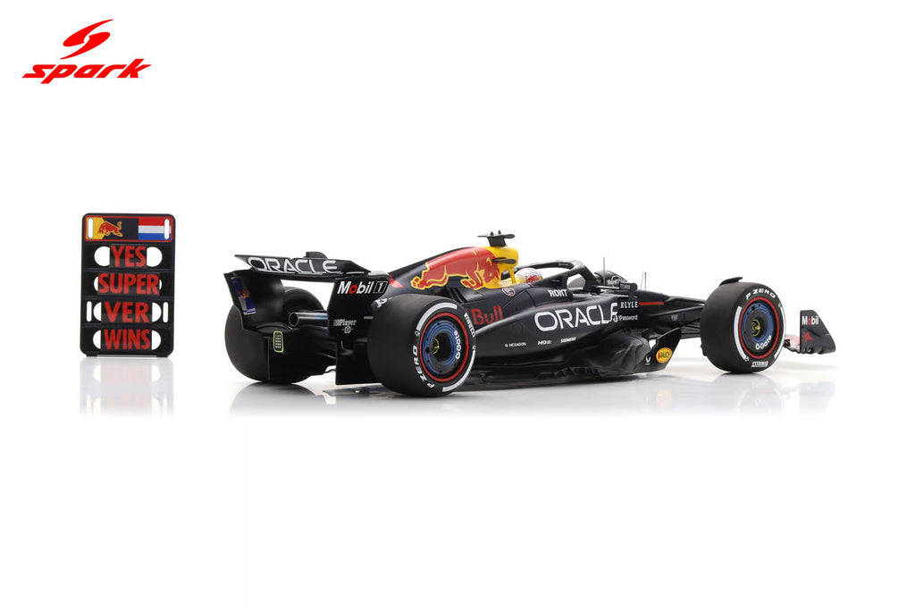 Pre-Order Oracle Red Bull Racing RB21 No.1 Winner Abu Dhabi GP 2025 Max Verstappen With pit board 1:18